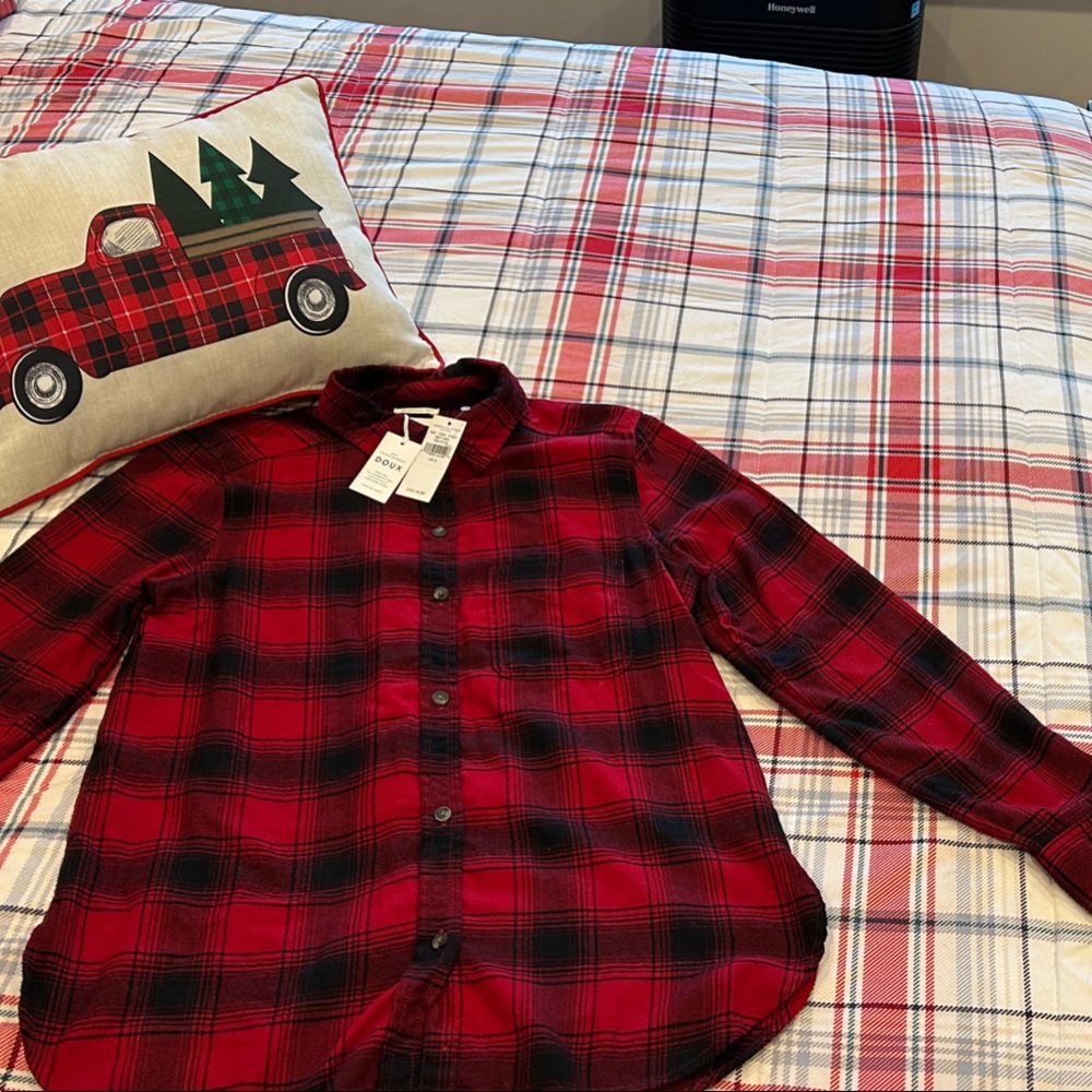 American Eagle Outfitters Red and Black Plaid Shirt